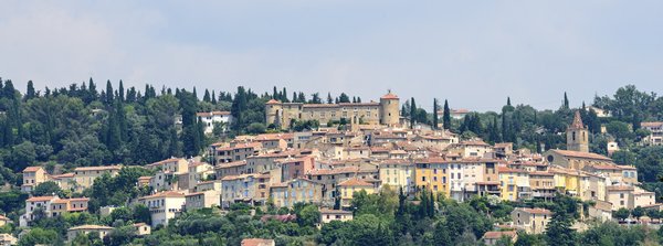 Quels conseils pour louer une villa en Provence avec des visites des champs de lavande et des ateliers de cuisine provençale?