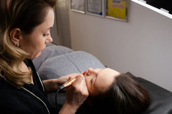 Où apprendre l'art ancestral du tatouage tribal dans les îles du Pacifique Sud ?